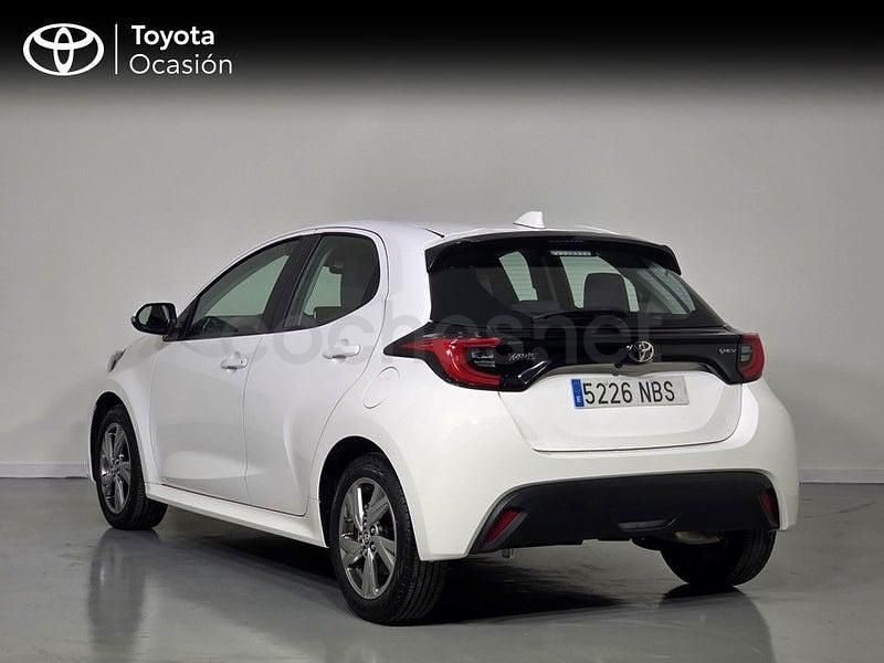Usado Toyota Yaris Hybrid Active 116 CV (85 kW) 2025 Blanco Berlina