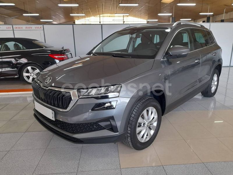 Gris Usado 2023 Skoda Karoq Style SUV | 23.900 € (Precio justo) - Imagen 1/4