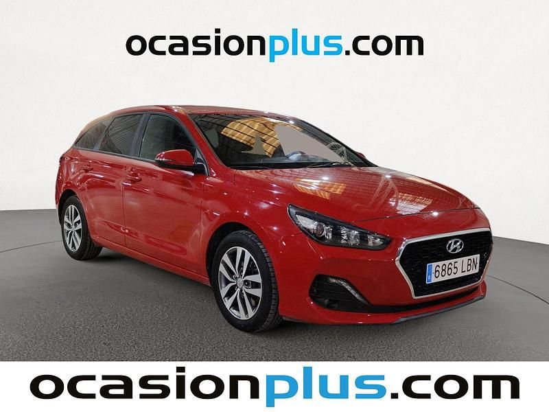 Usado Hyundai i30 116 CV (85 kW) 2019 Rojo Familiar