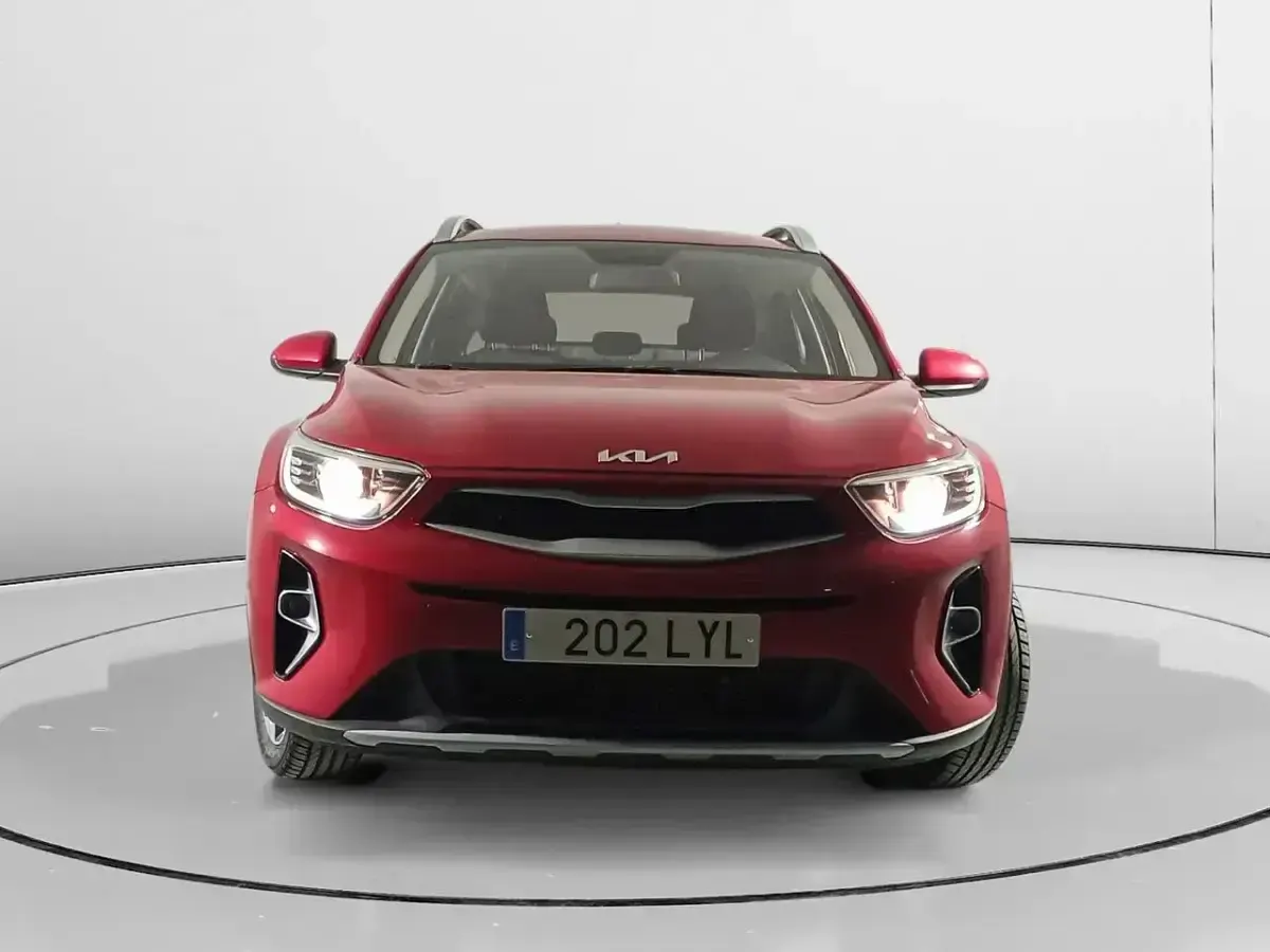 Usado Kia Stonic 101 CV (74 kW) 2022 Rojo SUV