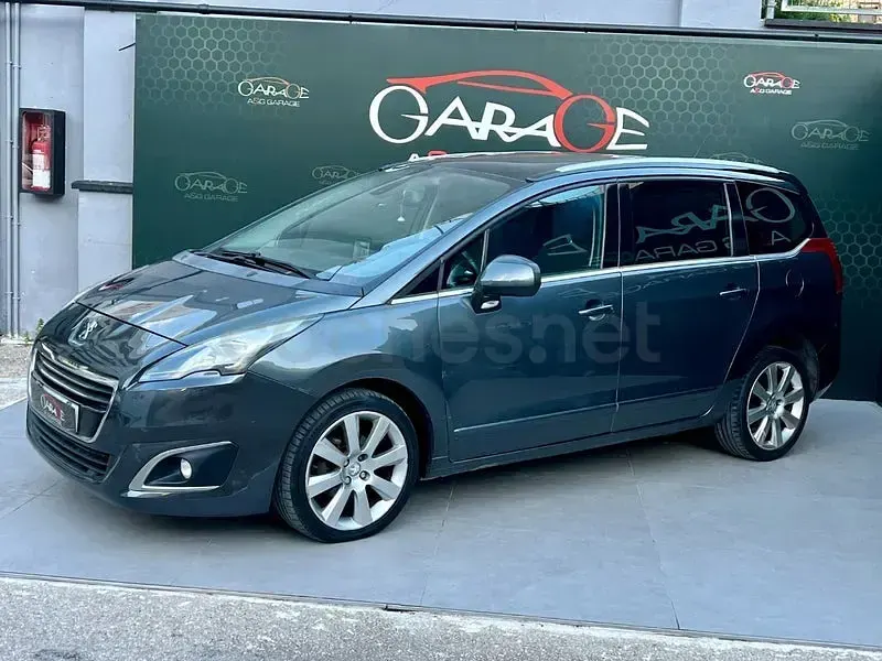 Usado Peugeot 5008 Active 115 CV (84 kW) 2013 Gris / plata Monovolumen
