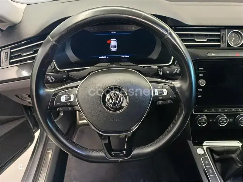 Usado VW Arteon Elegance 150 CV (110 kW) 2019 Gris / plata Utilitario