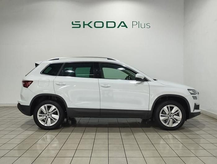 Usado Skoda Karoq Selection 150 CV (110 kW) 2025 Blanco SUV