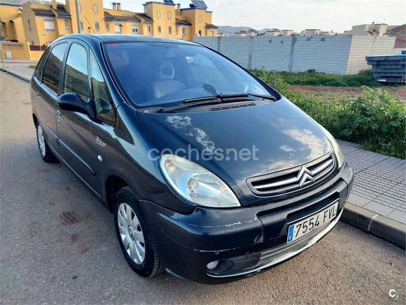 Usado Citroën Xsara Picasso Exclusive 92 CV (67 kW) 2007 Azul Monovolumen