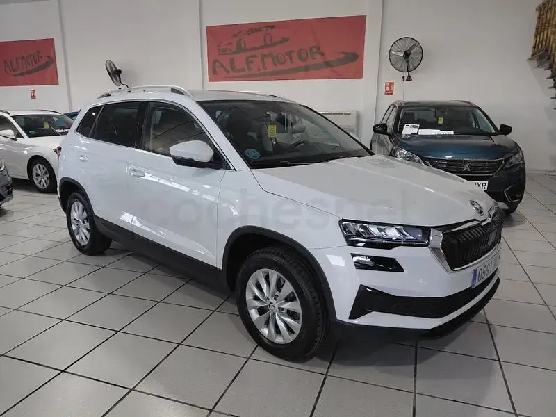 Usado Skoda Karoq Ambition 150 CV (110 kW) 2022 Blanco SUV