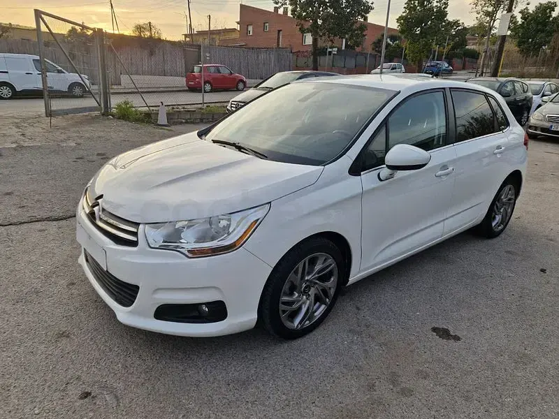 Usado Citroën C4 114 CV (83 kW) 2015 Blanco Berlina