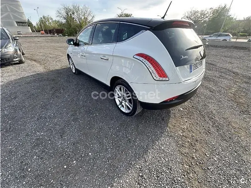 Usado Lancia Delta 120 CV (88 kW) 2011 Blanco Utilitario