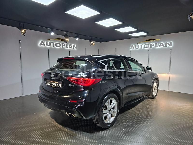 Usado Infiniti Q30 Sport Tech 170 CV (125 kW) 2018 Negro Berlina