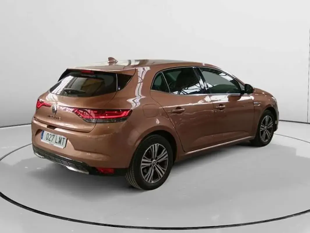 Usado Renault Mégane Zen 116 CV (85 kW) 2021 Marrón Utilitario