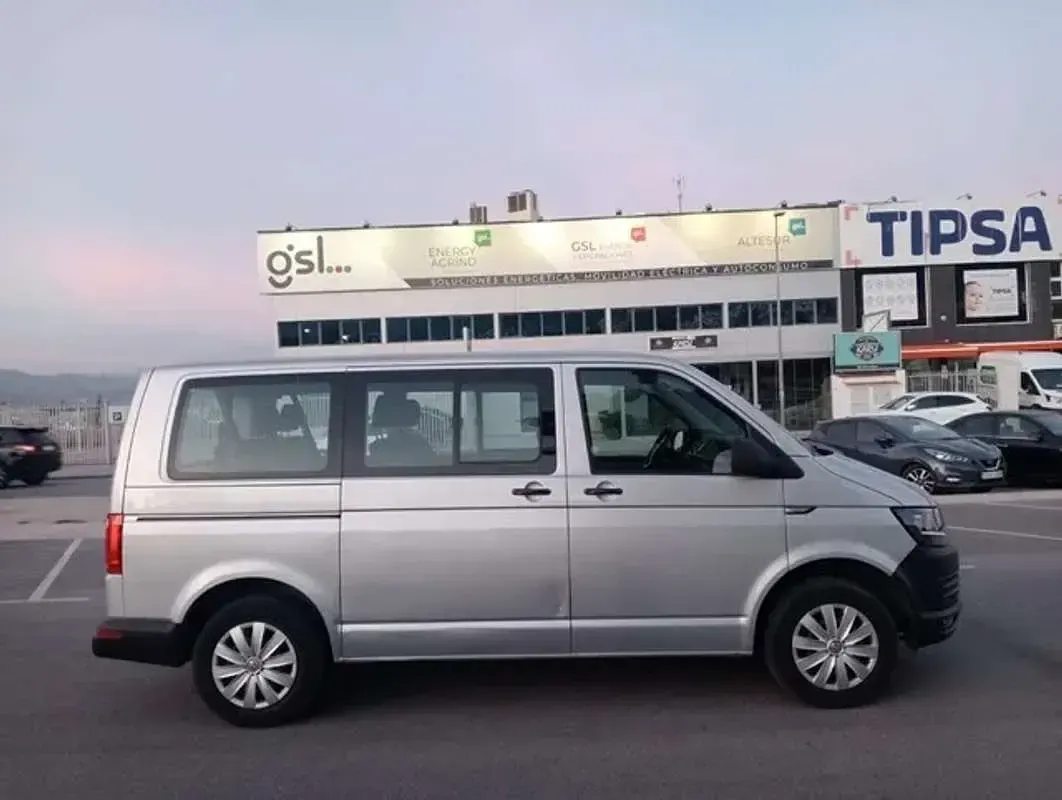 Usado VW Caravelle Comfortline 114 CV (83 kW) 2016 Plateado Van