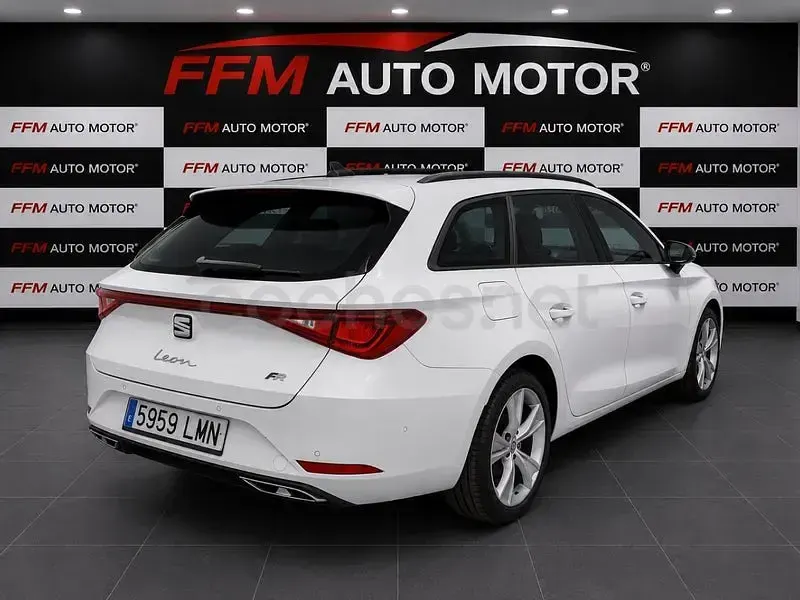 Usado Seat Leon FR 150 CV (110 kW) 2021 Blanco Familiar