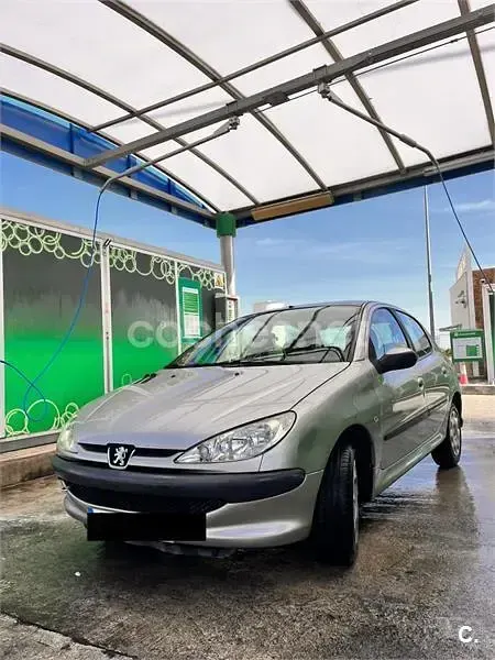 Usado Peugeot 206 75 CV (55 kW) 2004 Gris / plata Berlina