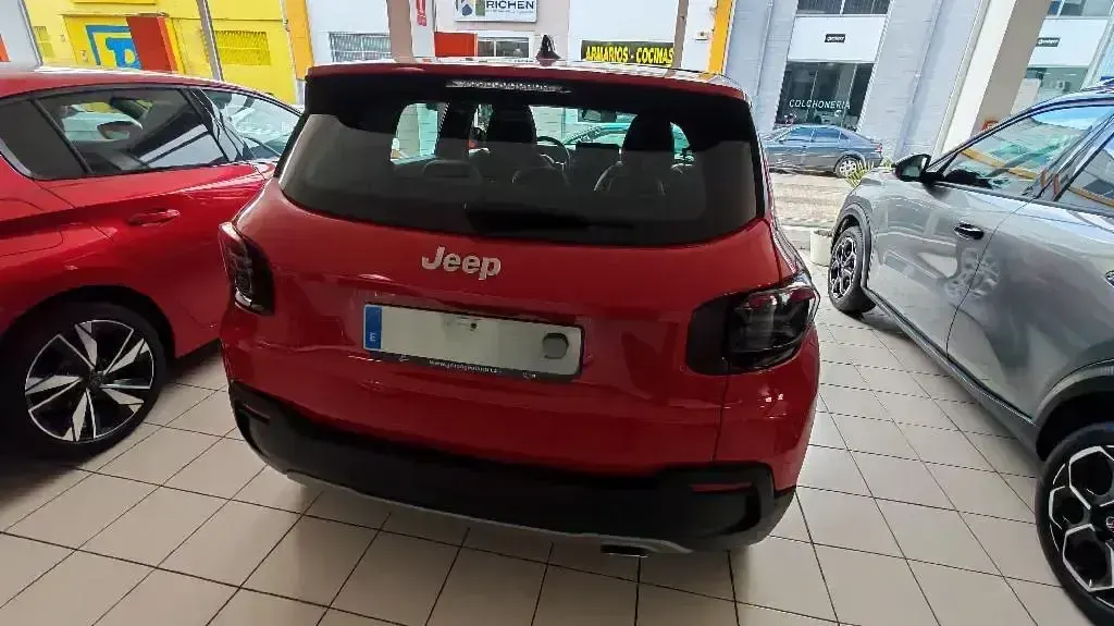 Usado Jeep Avenger Altitude 100 HP (73 kW) 2024 Vermelho SUV