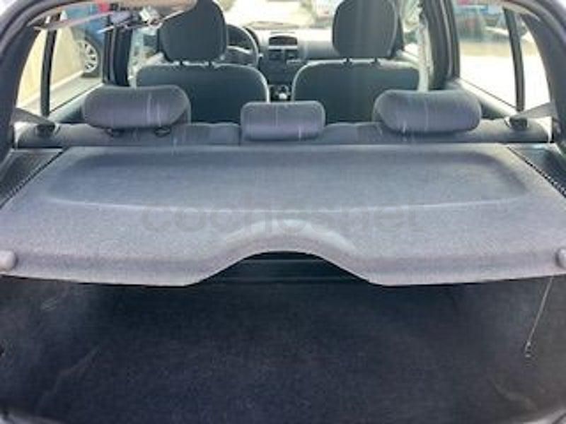 Usado Renault Clio II Extreme 75 CV (55 kW) 2005 Gris / plata Berlina