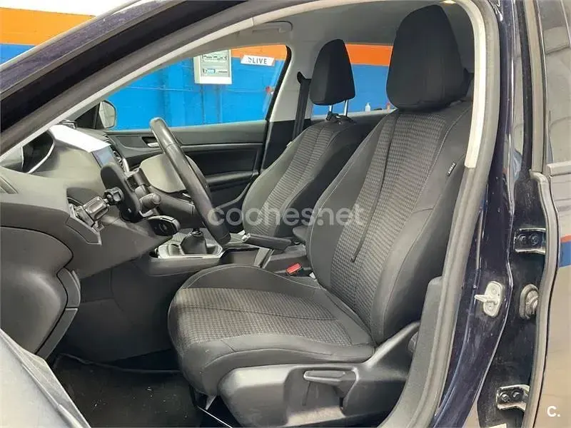Usado Peugeot 308 SW Active 130 CV (95 kW) 2017 Negro Familiar
