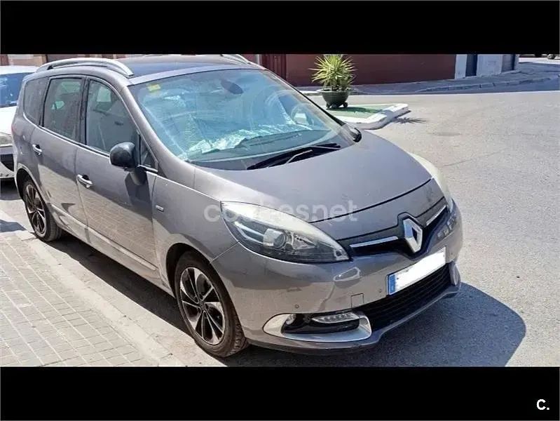 Usado Renault Scénic Bose Edition 110 CV (80 kW) 2015 Gris / plata Monovolumen