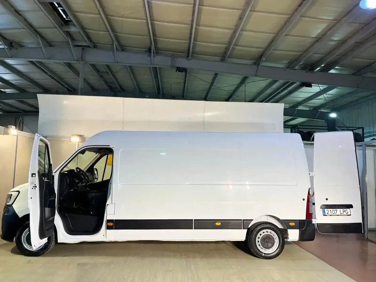 Usado Renault Master 135 CV (99 kW) 2021 Blanco Monovolumen