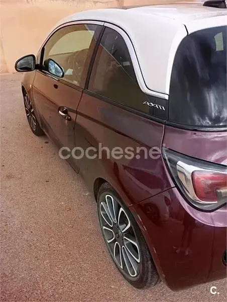 Usado Opel Adam Glam 100 CV (73 kW) 2016 Granate Utilitario