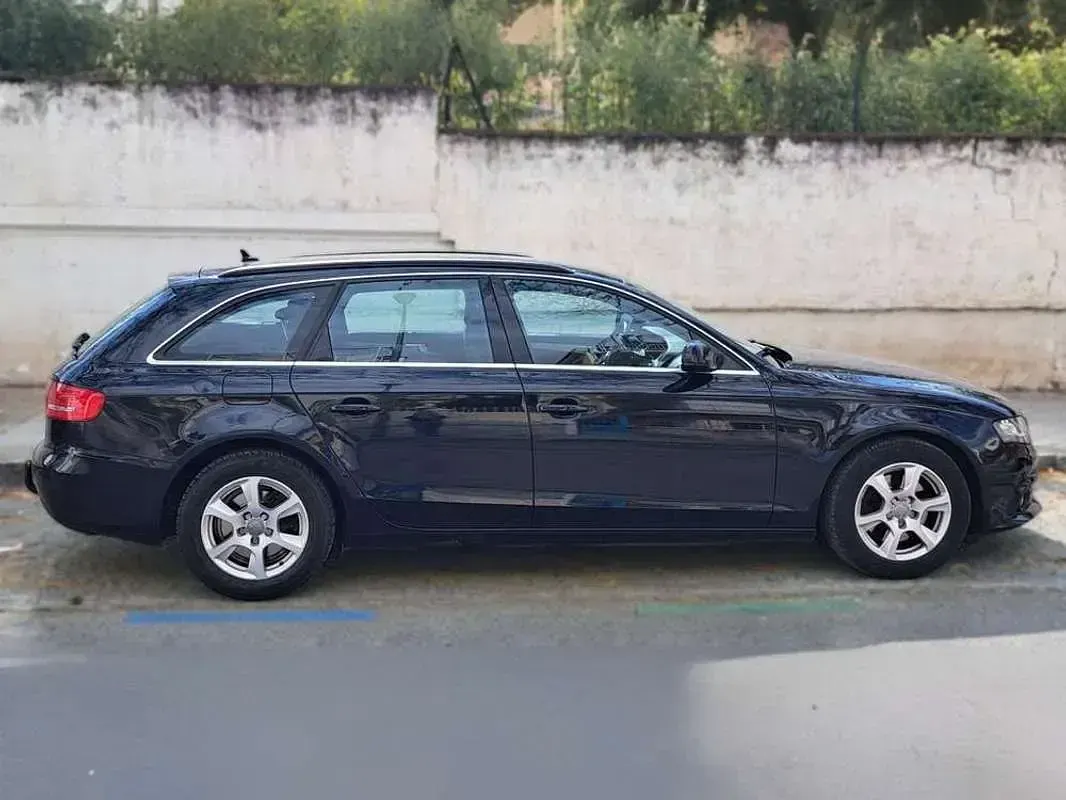 Usado Audi A4 Premium 140 CV (102 kW) 2010 Negro Familiar