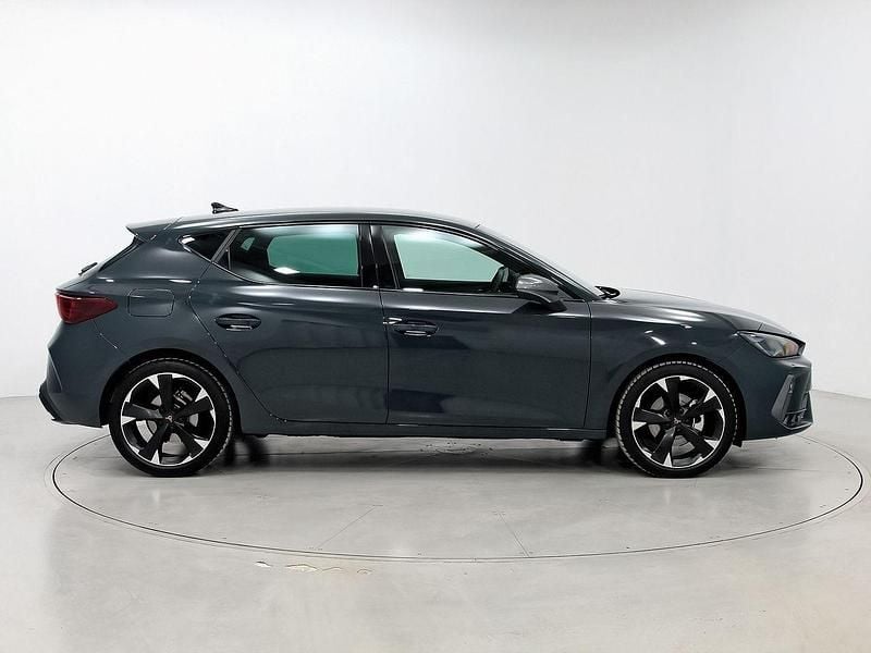 Usado Cupra Leon 150 CV (110 kW) 2024 Azul Berlina