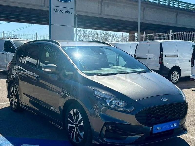 Usado Ford S-MAX Titanium 190 CV (139 kW) 2023 Gris / plata Monovolumen