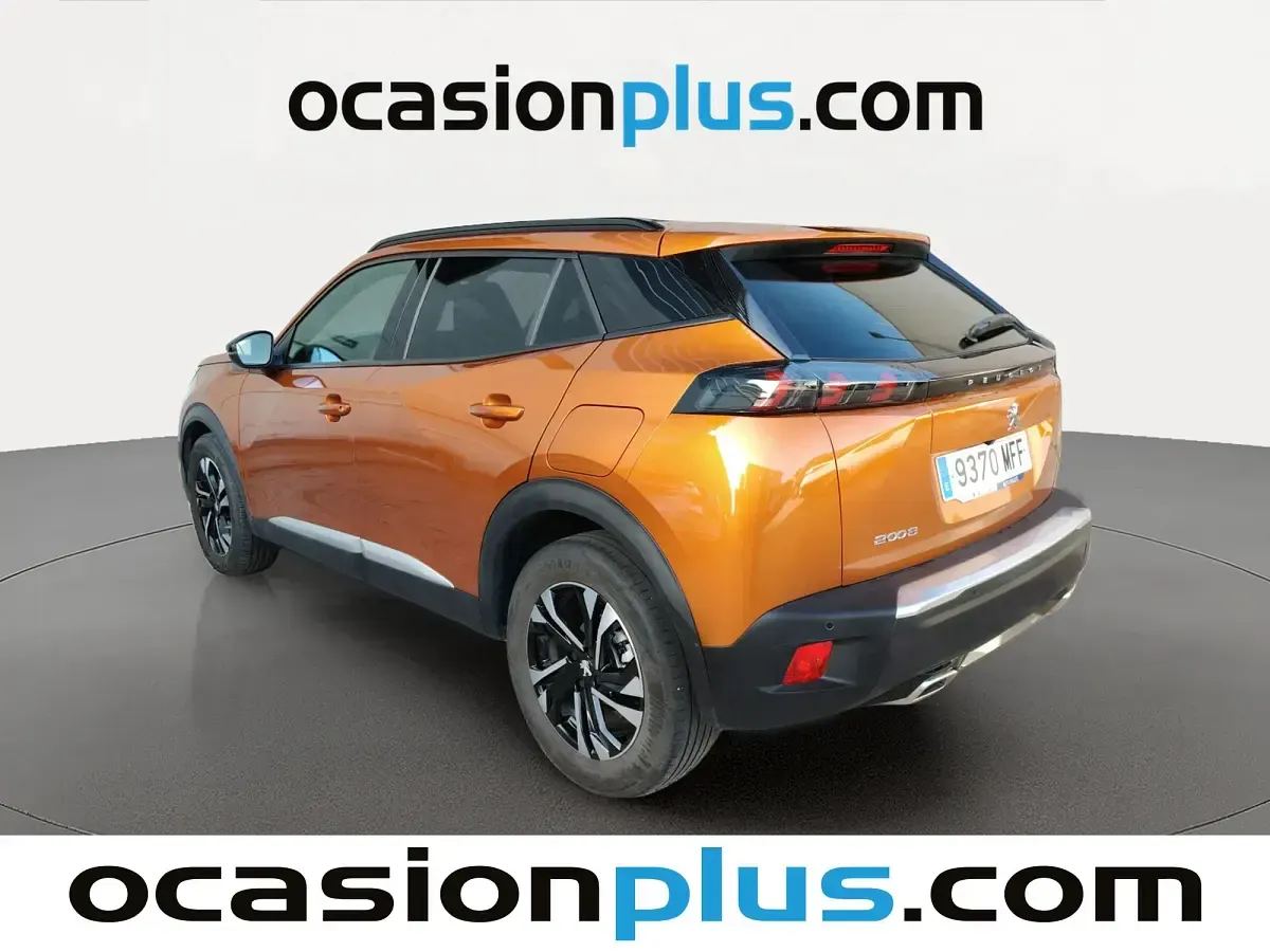 Usado Peugeot 2008 Allure 130 CV (95 kW) 2023 Naranja SUV