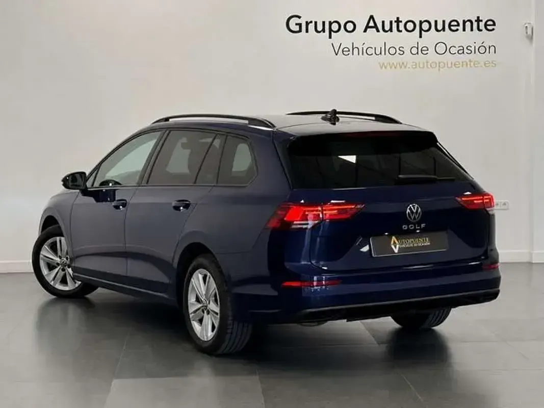 Usado VW Golf VIII Life 116 CV (85 kW) 2022 Azul Familiar