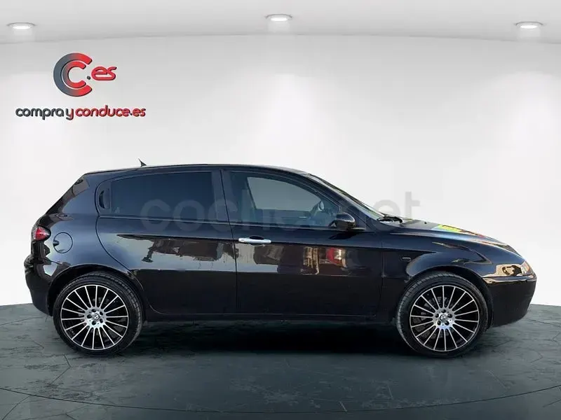 Usado Alfa Romeo 147 Distinctive 150 CV (110 kW) 2002 Negro Utilitario