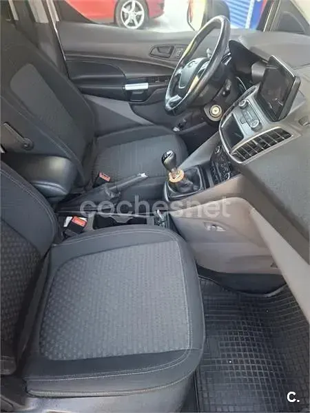 Usado Ford Grand Tourneo Connect Trend 120 CV (88 kW) 2019 Gris / plata Monovolumen