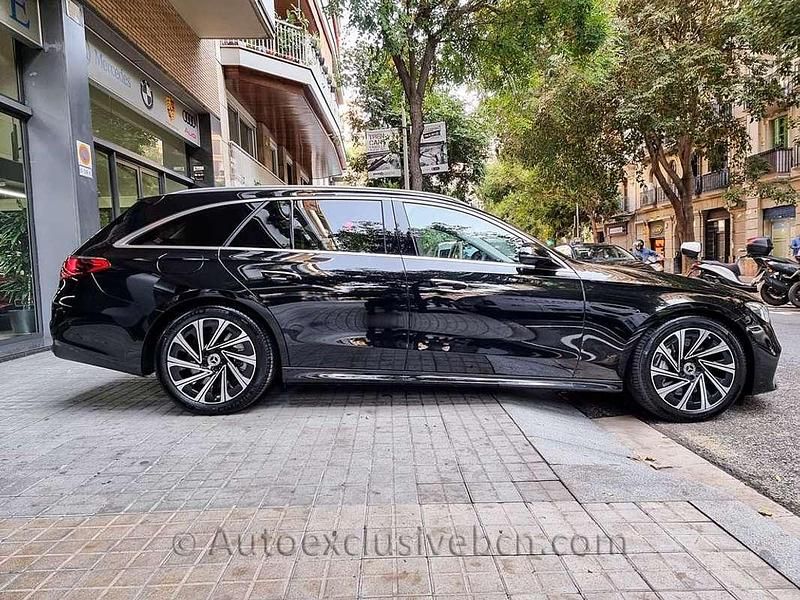 Usado Mercedes E300 313 CV (230 kW) 2024 Negro Familiar