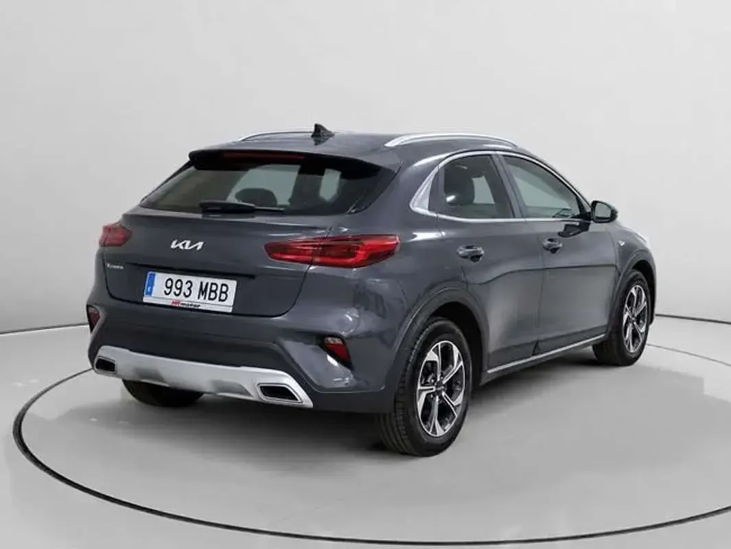Usado Kia XCeed 120 CV (88 kW) 2022 Gris SUV