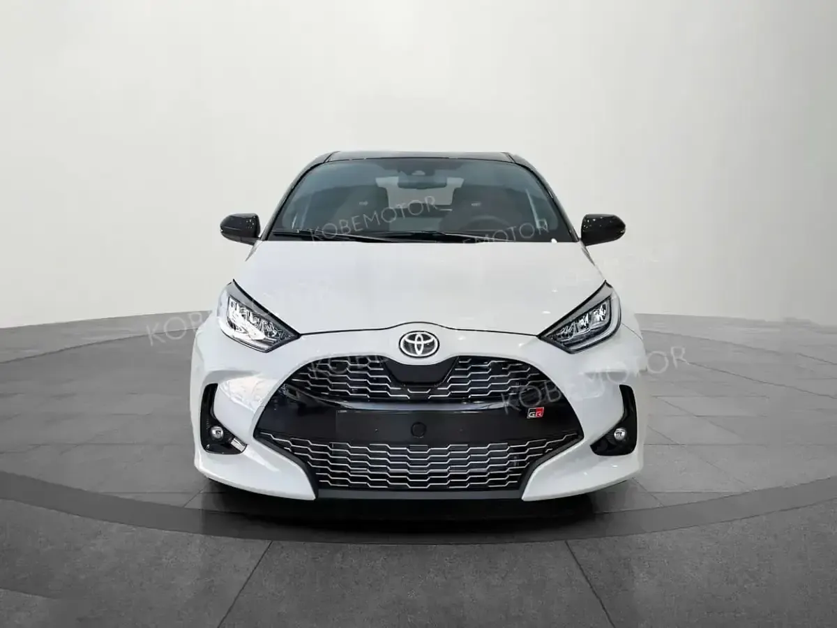 Nieuw Toyota Yaris Hybrid Plus 130 PK (95 kW) 2025 Wit