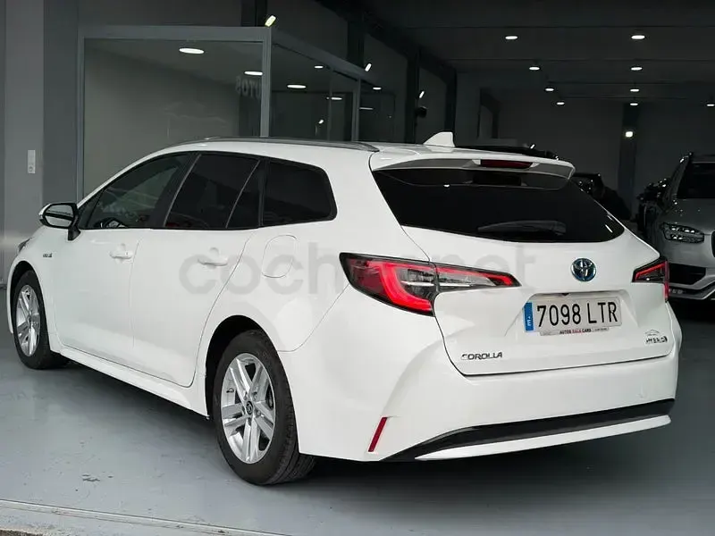 Usado Toyota Corolla Active 122 CV (89 kW) 2021 Blanco Familiar
