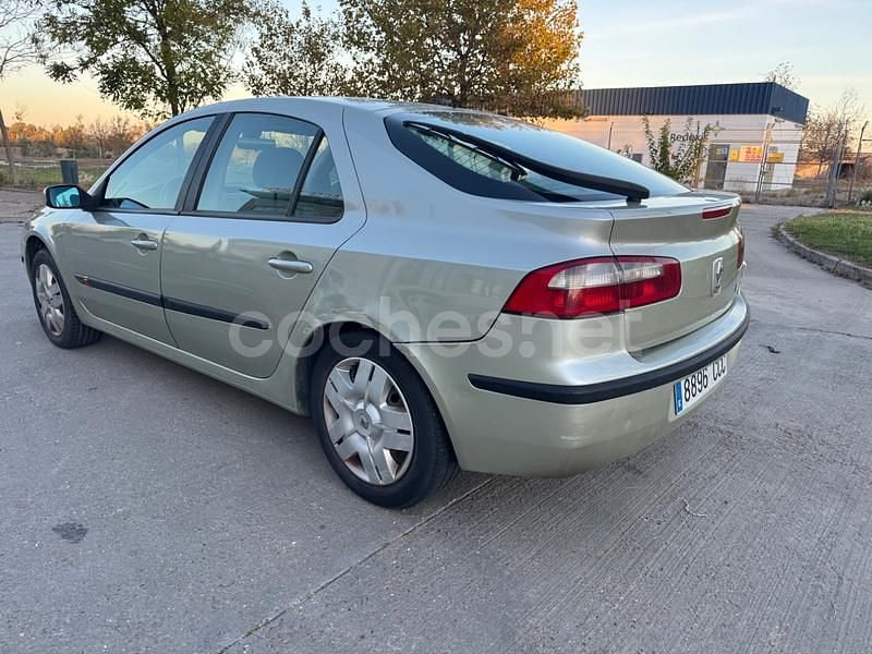 Beige Usado 2004 Renault Laguna II Dynamique Berlina | 2350 € (Precio justo) - Imagen 1/4