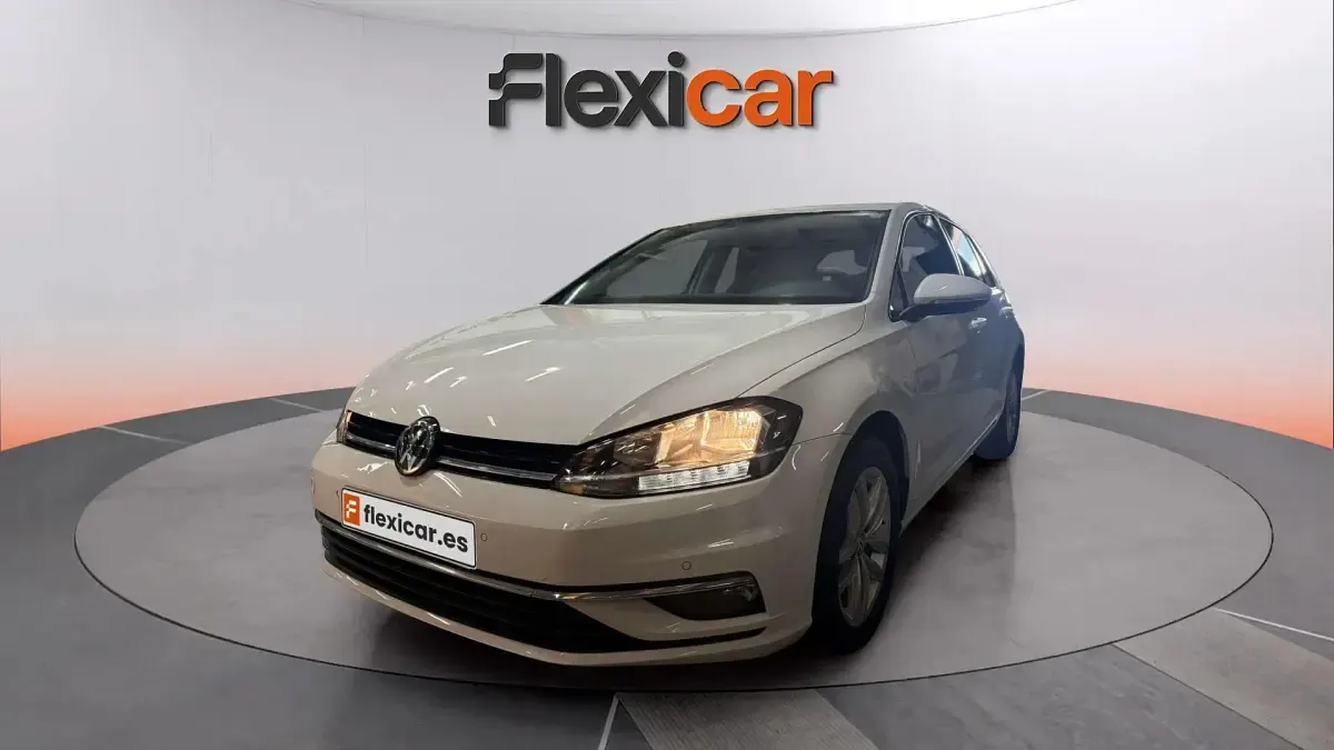 Usado VW Golf VII Advance 125 CV (91 kW) 2018 Blanco Berlina