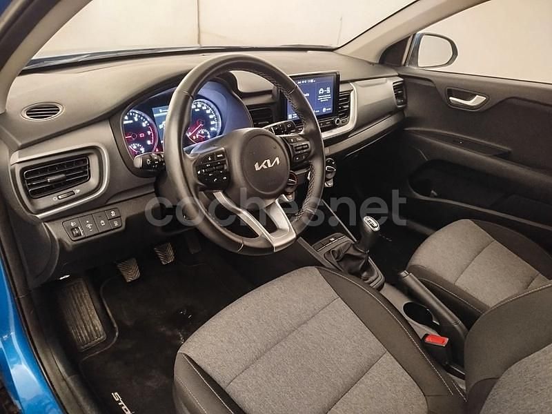 Usado Kia Stonic 100 CV (73 kW) 2024 Azul SUV