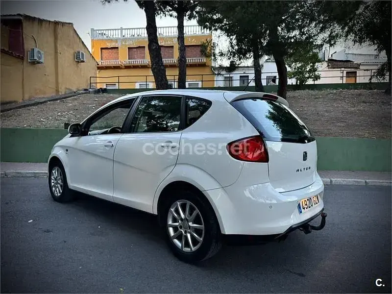 Usado Seat Altea Sport 125 CV (91 kW) 2010 Blanco Monovolumen