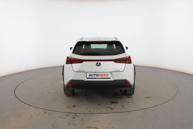 Usado Lexus UX 250h Business Edition 184 CV (135 kW) 2019 Blanco SUV