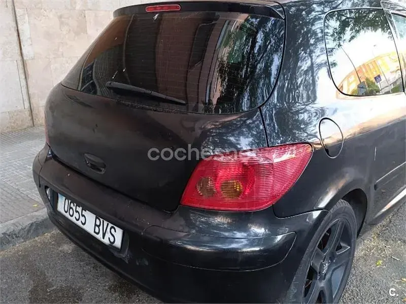 Usado Peugeot 307 110 CV (80 kW) 2002 Negro Berlina