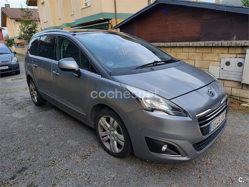 Usado Peugeot 5008 Allure 120 CV (88 kW) 2017 Gris / plata Monovolumen