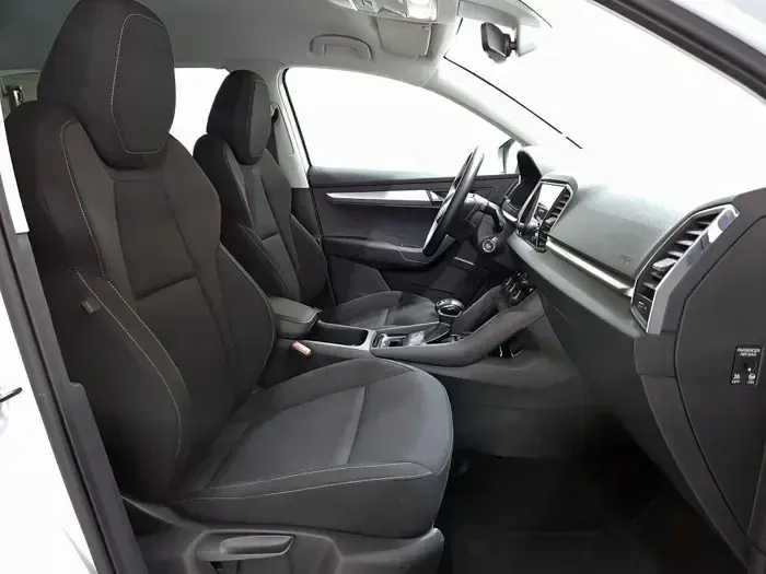 Usado Skoda Karoq Selection 150 CV (110 kW) 2024 Blanco SUV