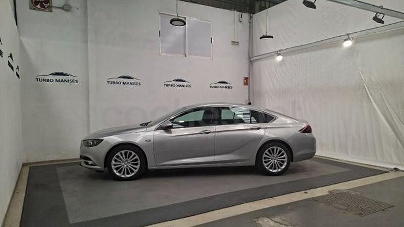 Usado Opel Insignia Innovation 165 CV (121 kW) 2020 Gris / plata Berlina