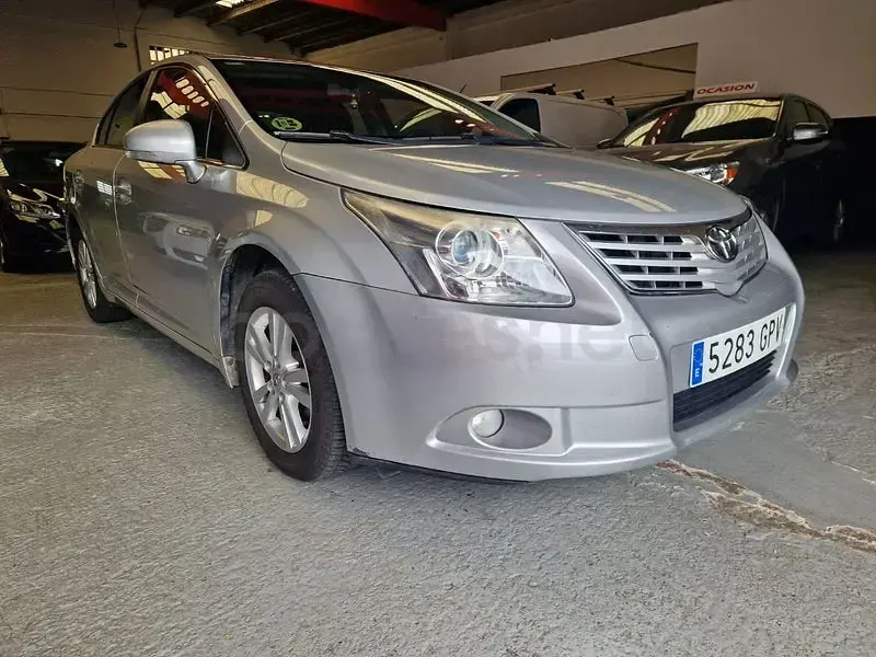 Usado Toyota Avensis Advance 126 CV (92 kW) 2009 Gris / plata Berlina