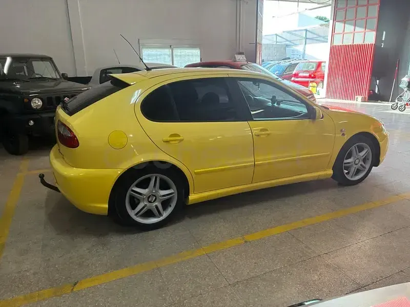 Usado Seat Leon FR 150 CV (110 kW) 2004 Amarillo Utilitario