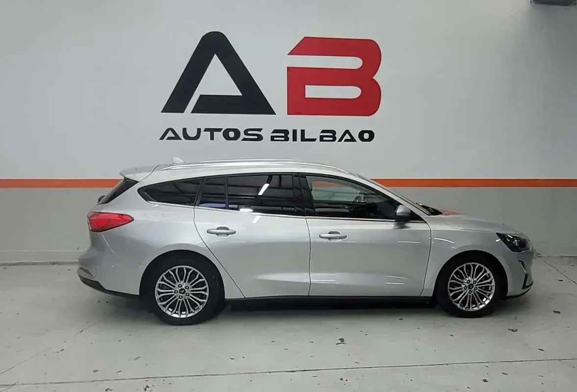 Usado Ford Focus Titanium 120 CV (88 kW) 2020 Plateado Utilitario