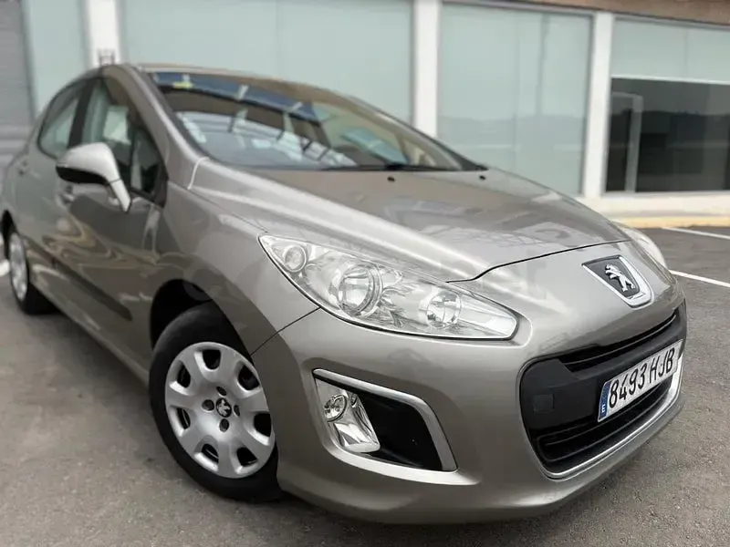 Usado Peugeot 308 Access 112 CV (82 kW) 2012 Beige Berlina