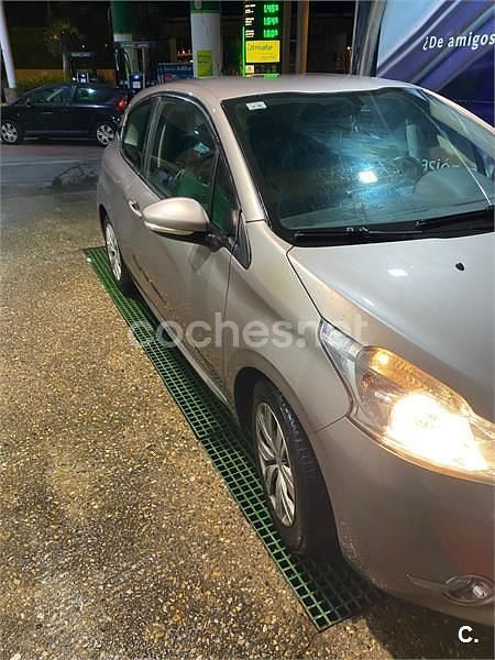 Usado Peugeot 208 Active 82 CV (60 kW) 2013 Beige Utilitario