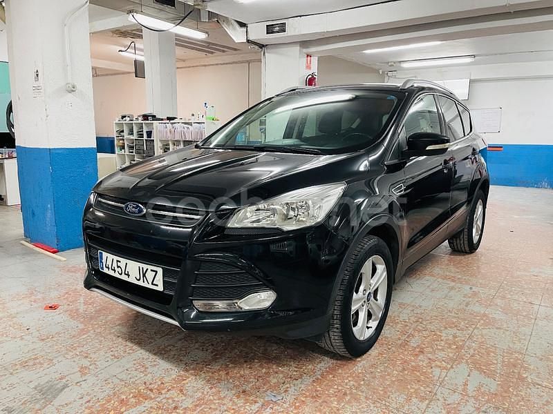 Negro Usado 2016 Ford Kuga Trend SUV | 8490 € (Buen precio) - Imagen 1/4