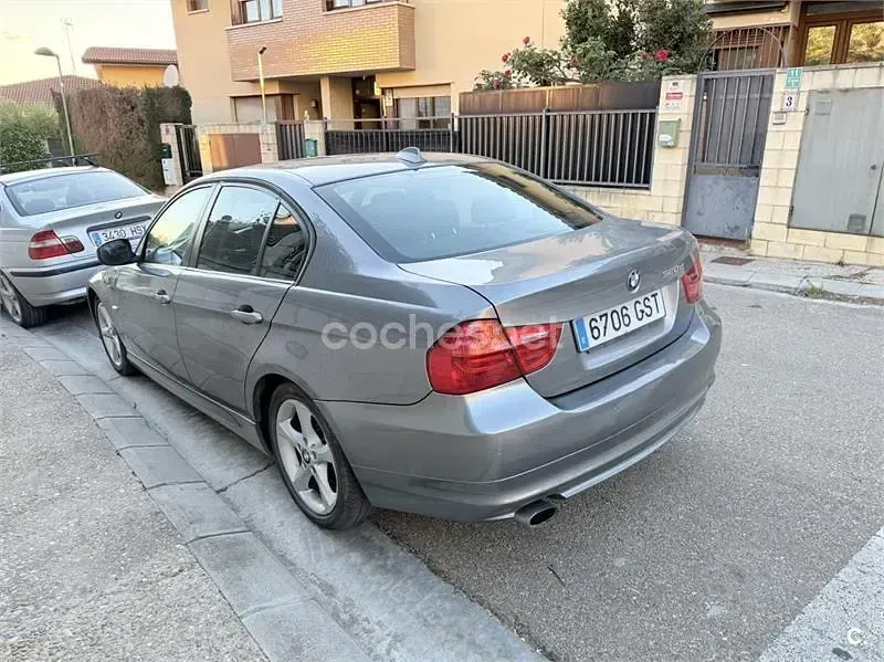 Usado BMW 320 177 CV (130 kW) 2010 Gris / plata Berlina