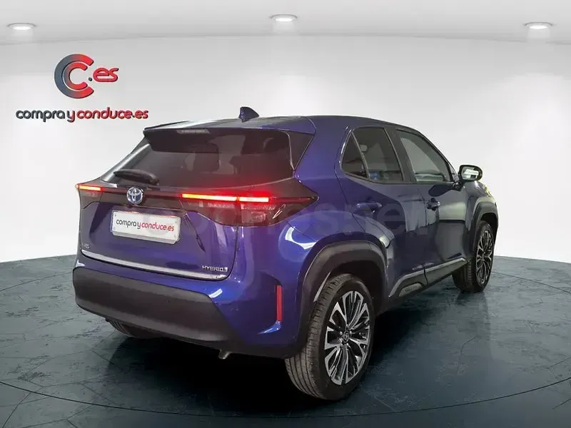Usado Toyota Yaris Cross 116 CV (85 kW) 2022 Violeta / lila SUV